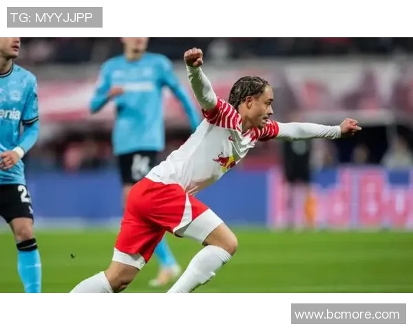 沙尔克04客场保级希望存续，与门兴格拉德巴赫战平